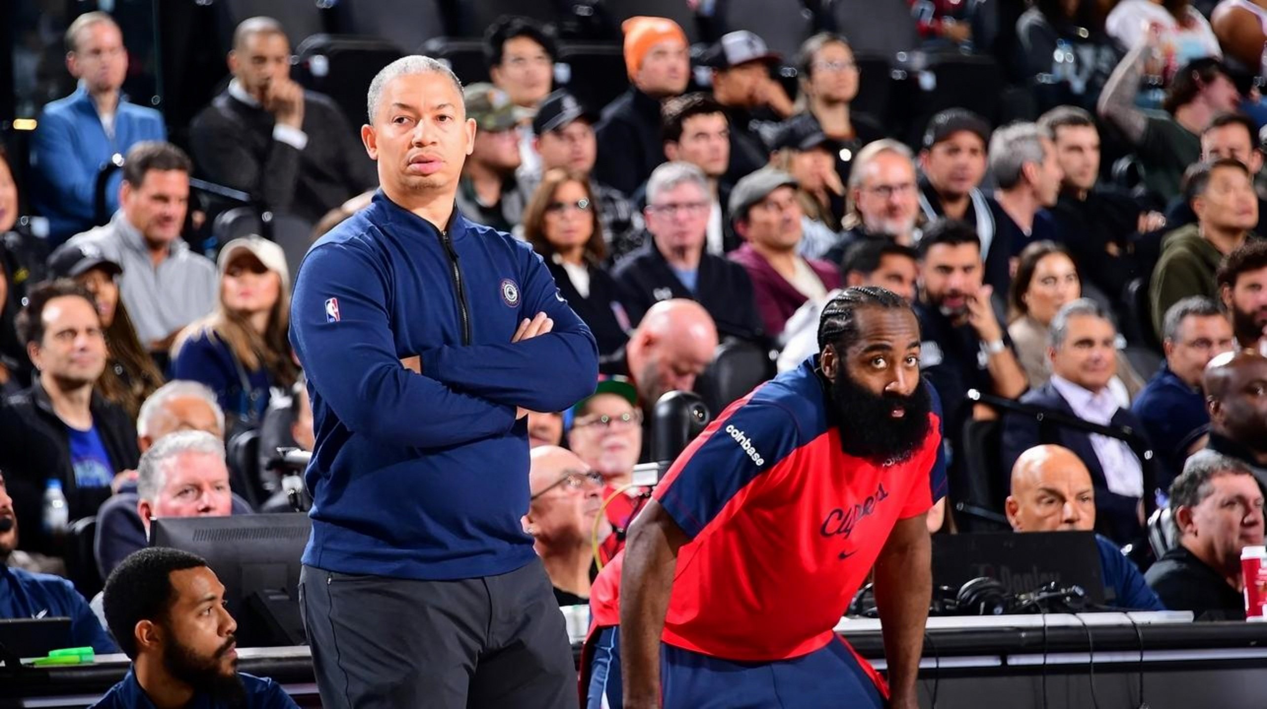 乐动体育-关于皇家社会迎NBA常规赛关键赛巴塞罗那围绕德国杯伤情更新，国际比赛日洛杉矶快船调整名单看傻球迷的信息